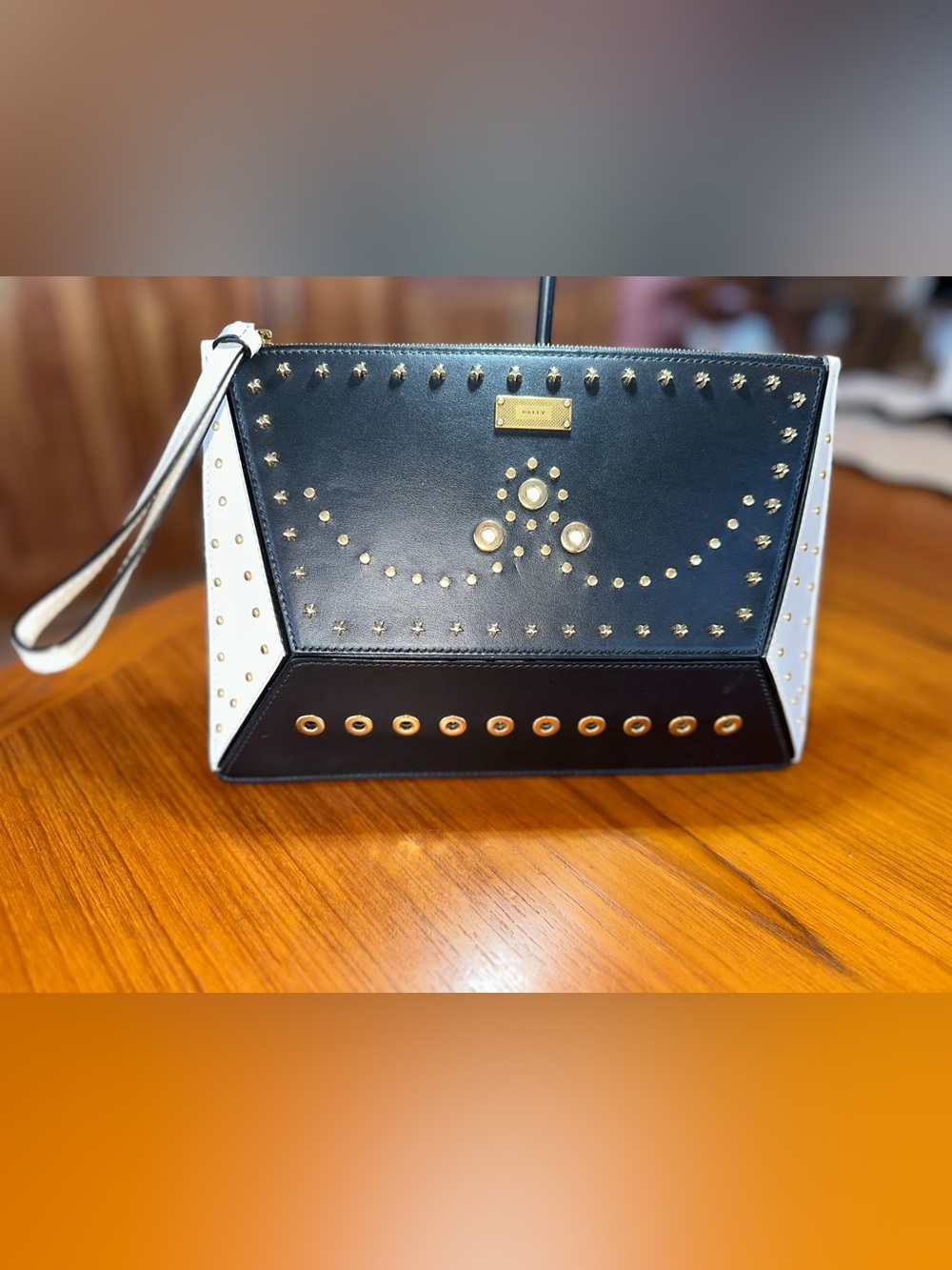 🖤🤍 Rare Bally Studded Leather Wristlet Clutch • Made in Italy • Mint Condition - Picture 2 of 12